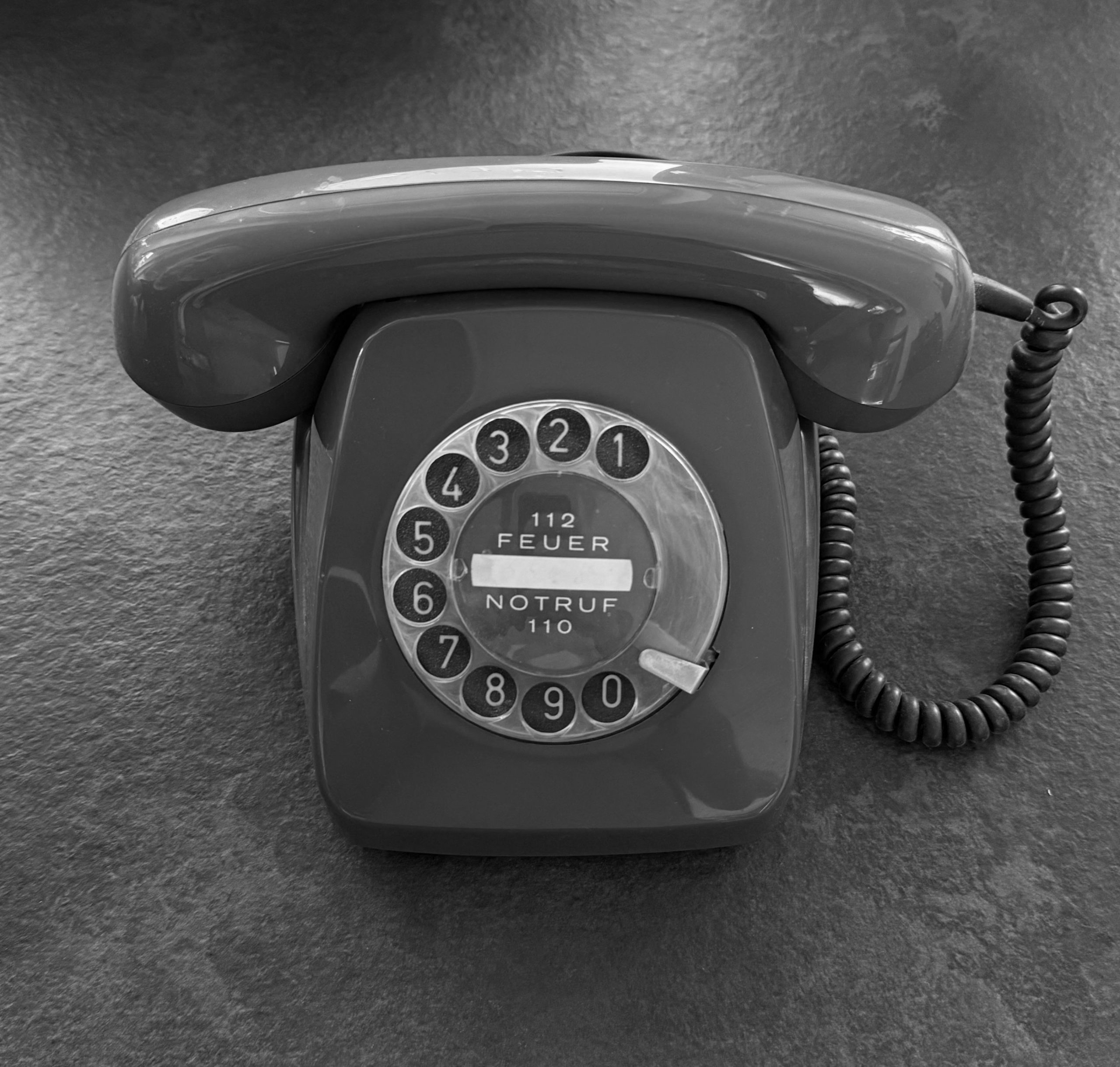 Telefon auf einem Schreibtisch